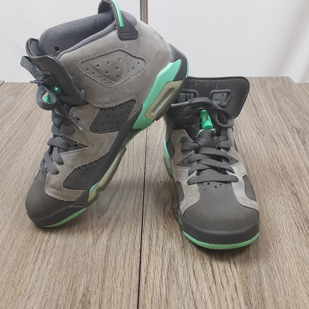 Nike Air Jordans Grey and Mint sz 4 Y